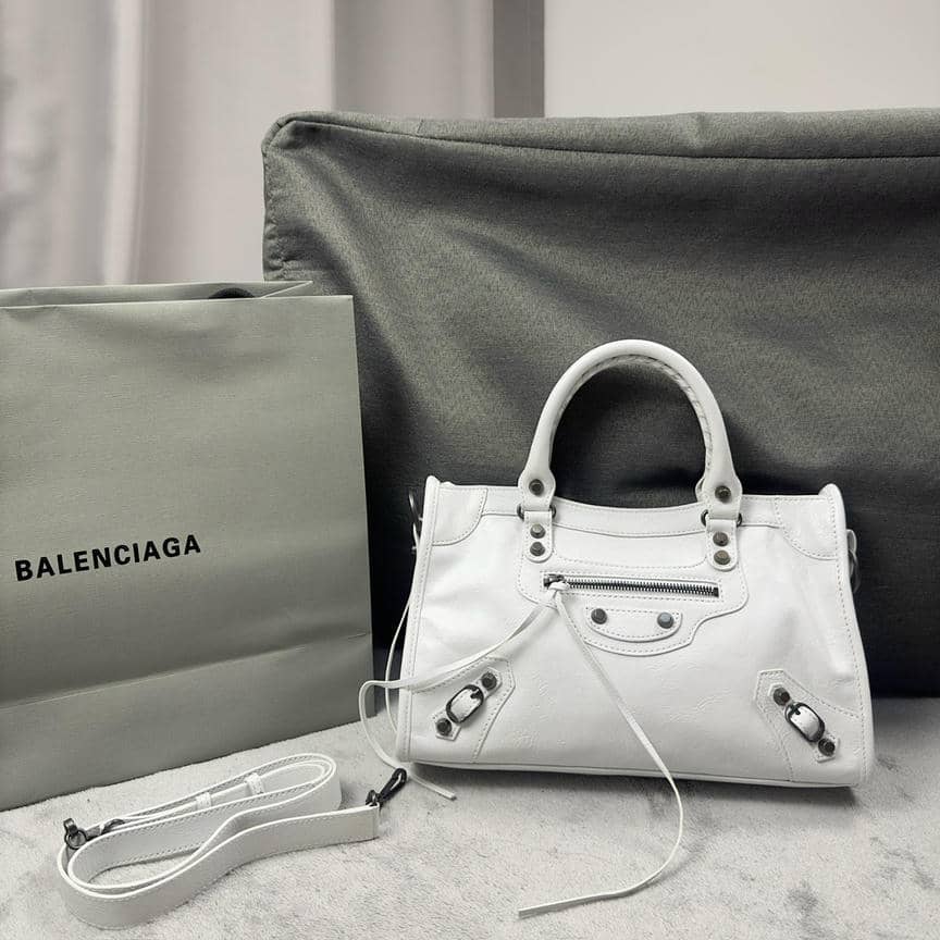 Moto Bag Cracked Leather